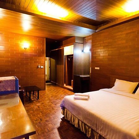 Eight Plus Hotel Бангкок Экстерьер фото